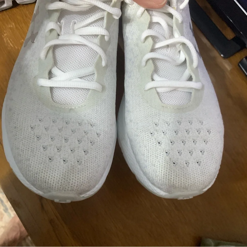 Under Armour Light Gray Running Shoes - Picture 4 of 6